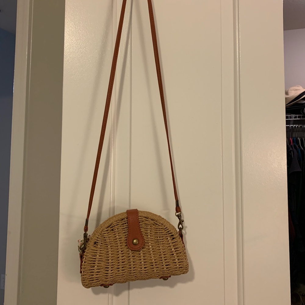 Like new weave crossbody bag. Mint condition.